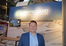 Laurens Besemer, Ventiguard:"With the use of a fiber pen is the insect netting fitted."